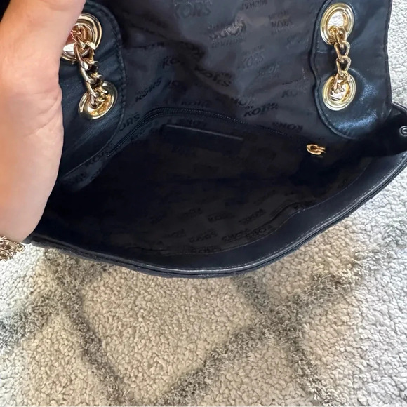 Michael Kors Hannah Quilted Black Soft Leather Gold Chain Shoulder Crossbody bag - Picture 10 of 11